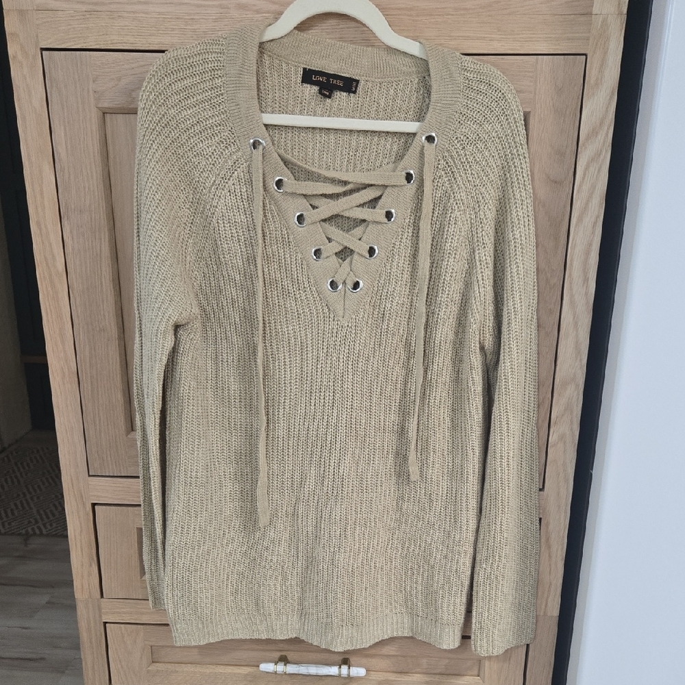 Love Tree V-Neck Sweater - Tan